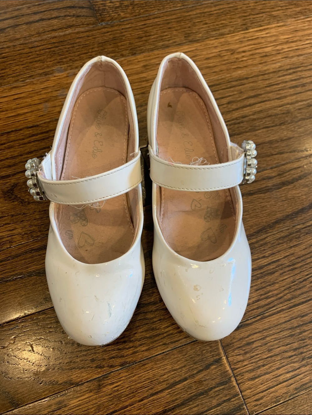 Girls White Patent Mary Jane Dress Shoes with Pearl Accent